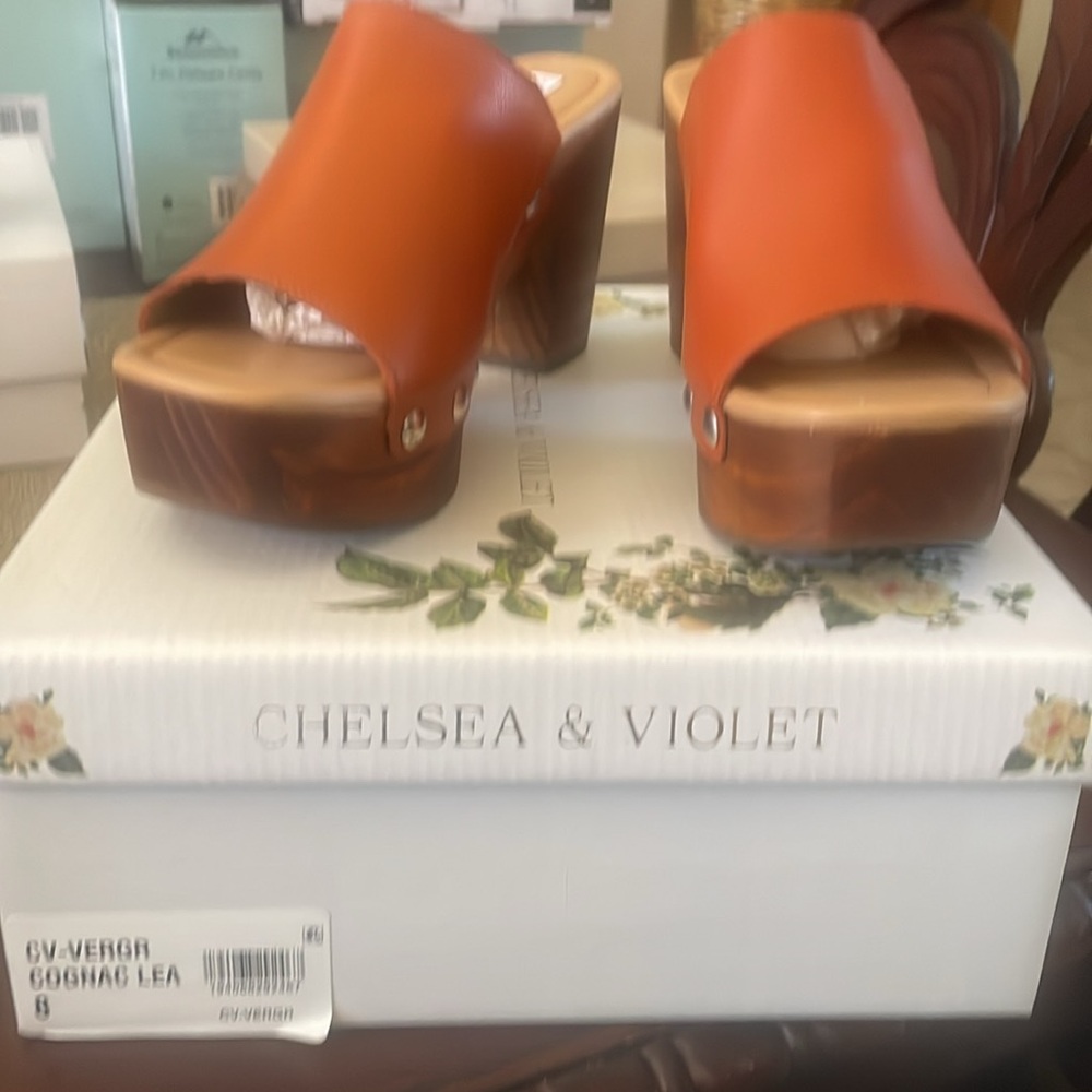 Chelsea & Violet clog Sandals - Picture 2 of 3